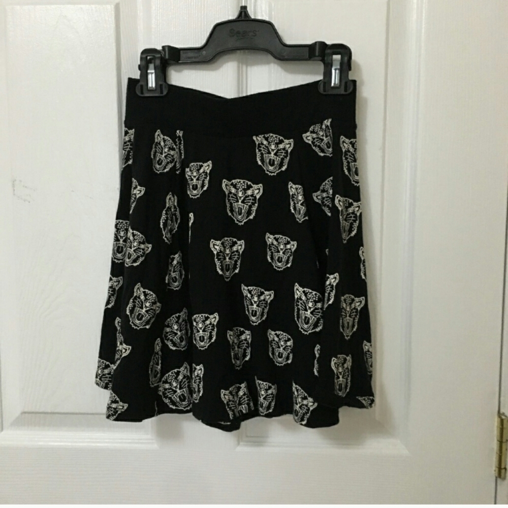H&M Black Leopard Skirt 🐱 - Picture 2 of 2